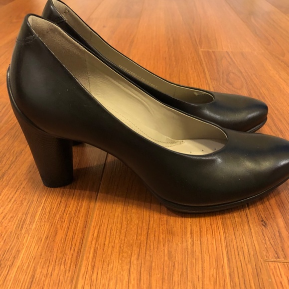 Black Ecco pumps - Picture 4 of 5